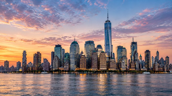 One World Trade Center and the New York skyline at dusk